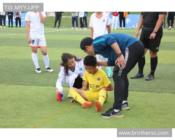 西安足球队配合引发热议球迷对战术执行和默契度提出质疑